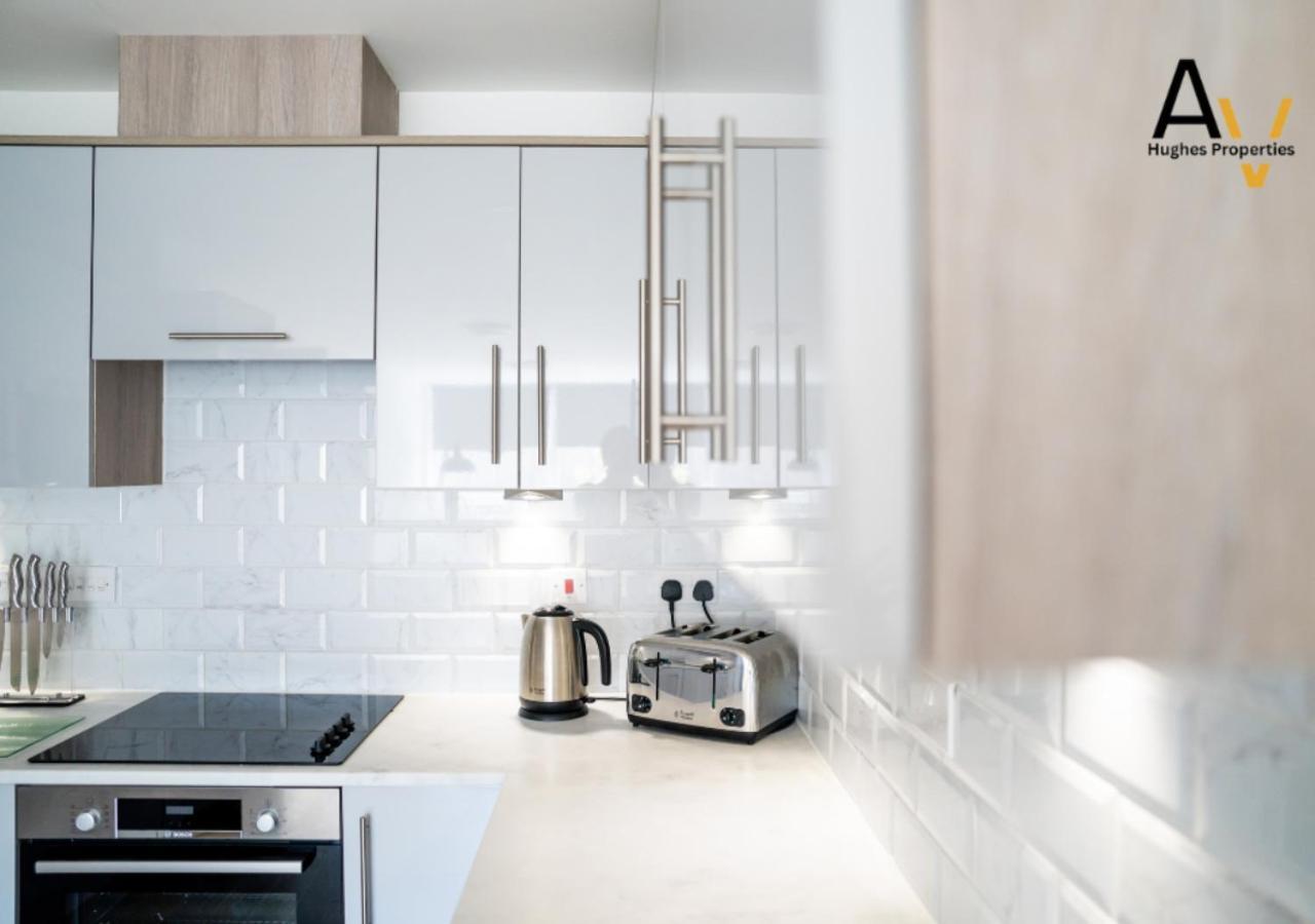 Apartment Luxurious One Bedroom By Av Hughes