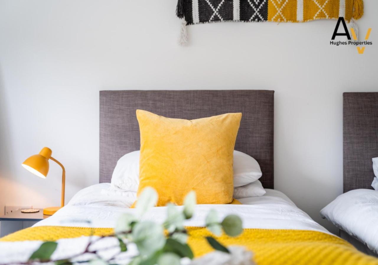 Luxurious One Bedroom By Av Hughes Apartment
